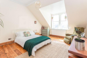 Spacious Edinburgh Apartment by the Shore - Free Street Parking